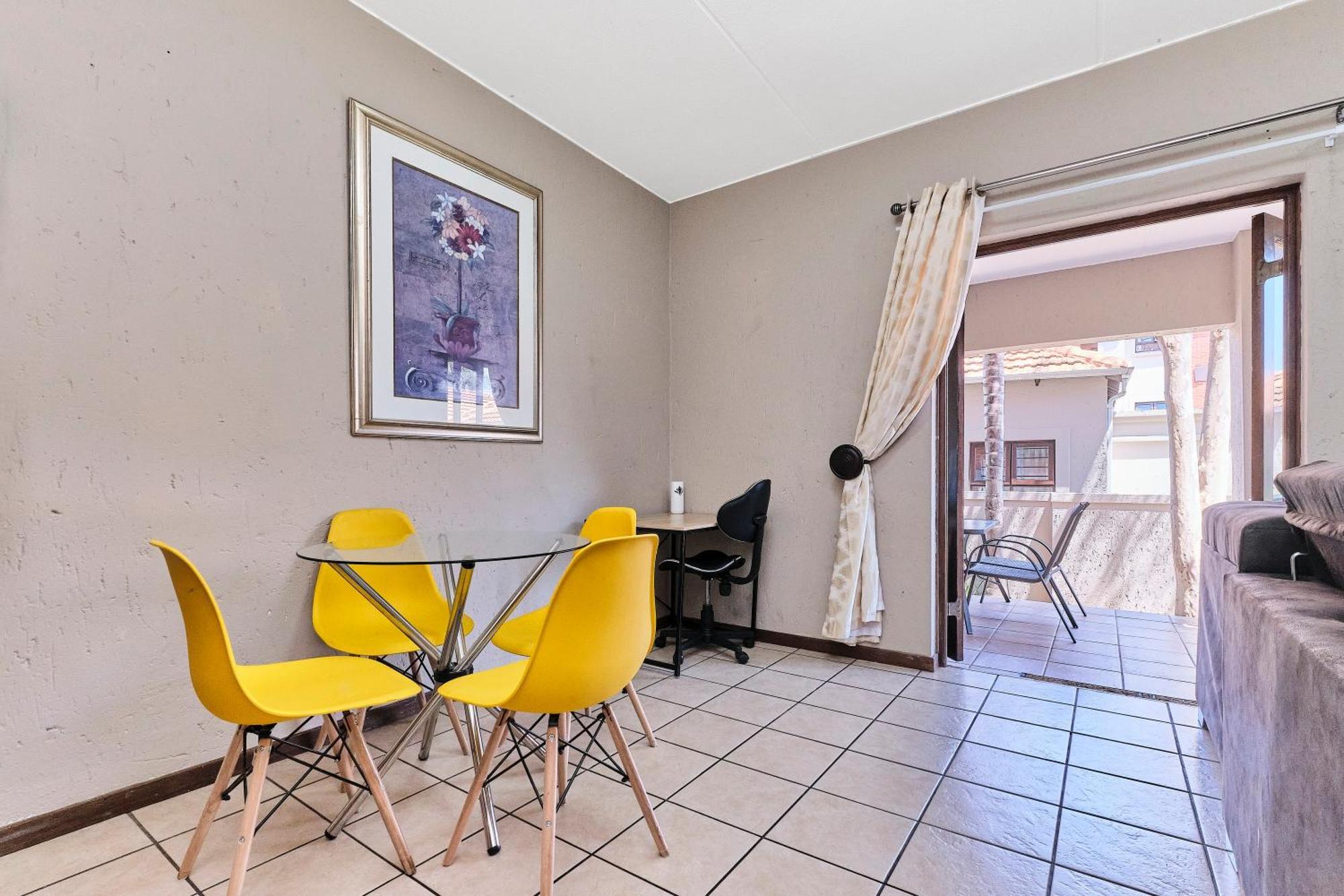 Spacious & Modern 2Bed 1 Bath Apartment In The Heart Of Broadacres Sandton Exterior photo