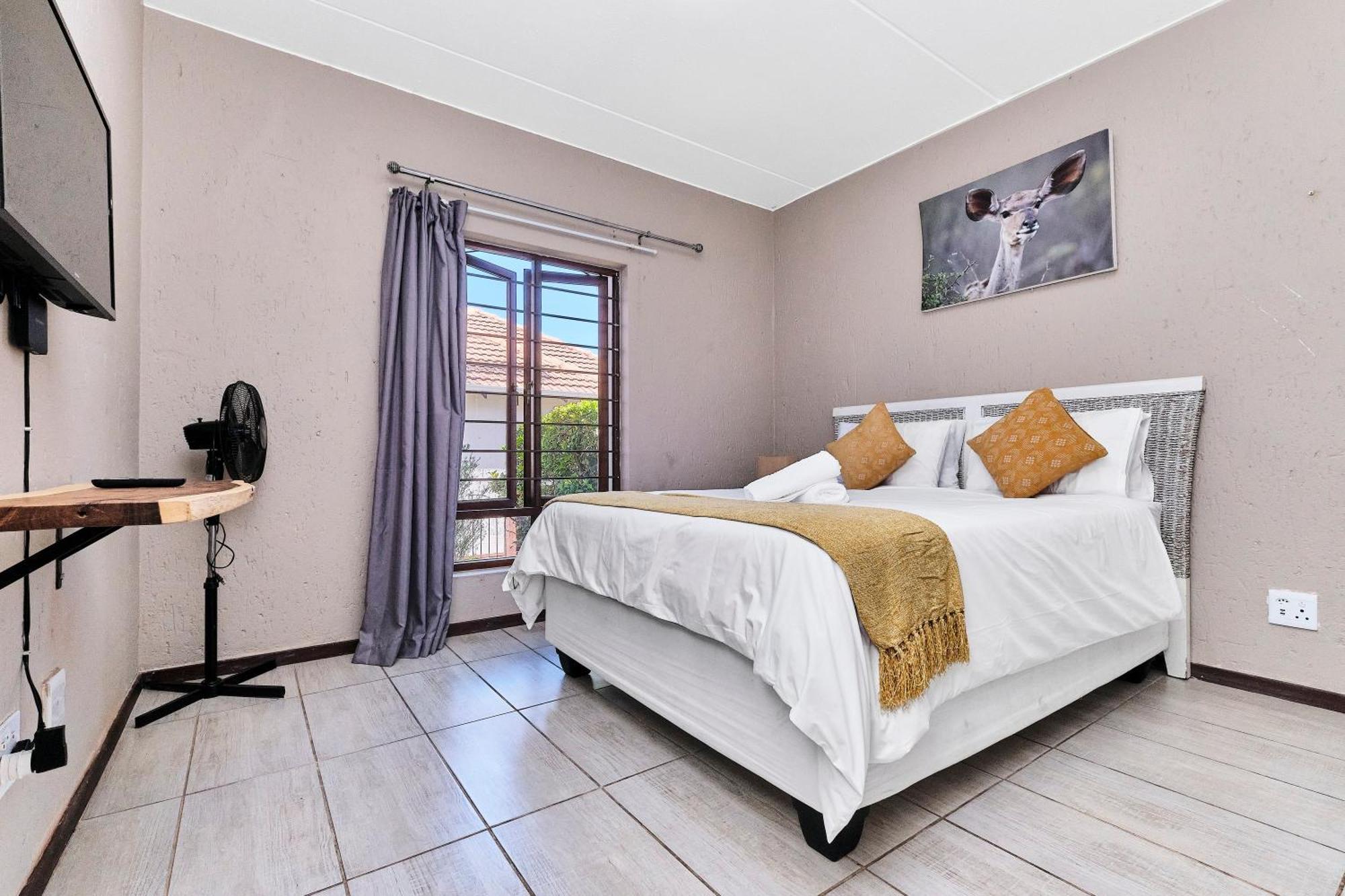 Spacious & Modern 2Bed 1 Bath Apartment In The Heart Of Broadacres Sandton Exterior photo