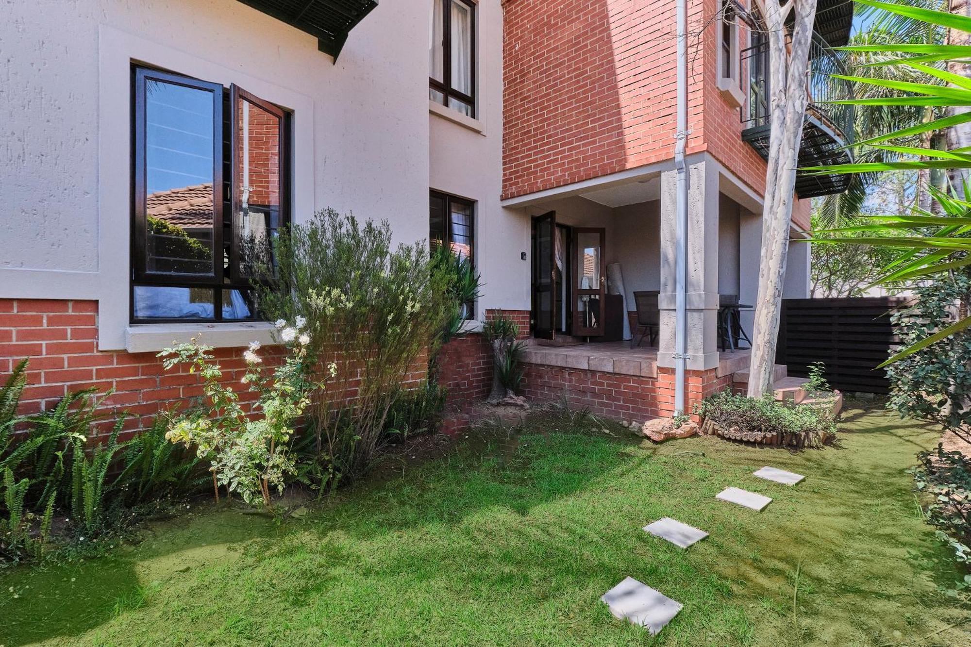 Spacious & Modern 2Bed 1 Bath Apartment In The Heart Of Broadacres Sandton Exterior photo